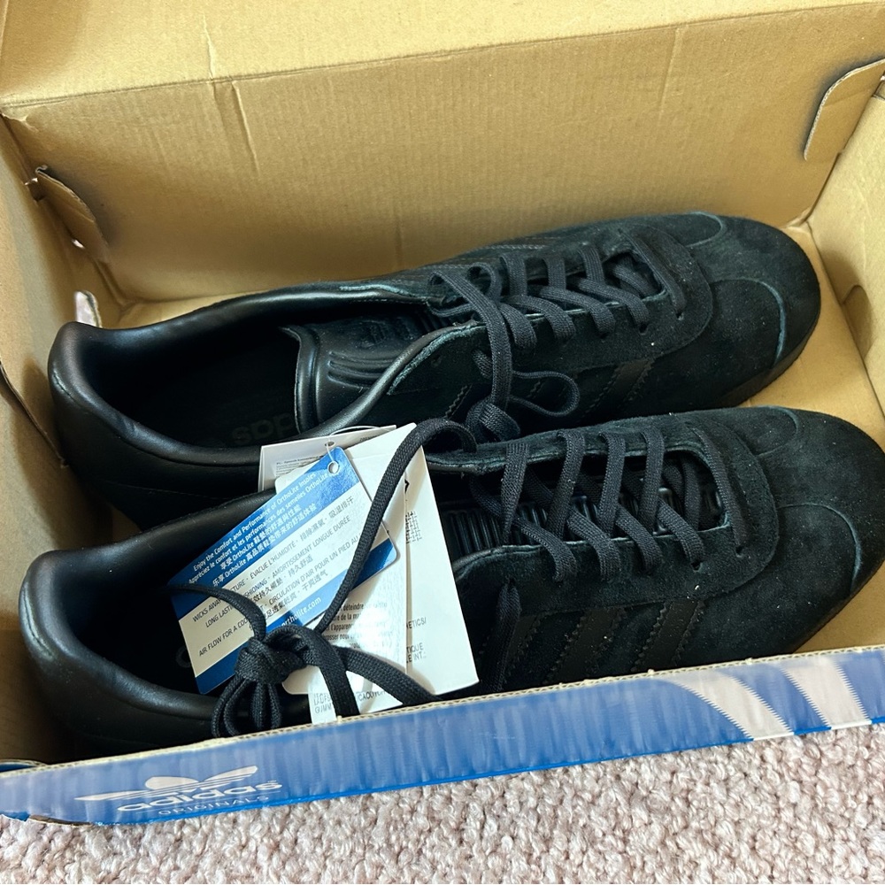 Adidas triple black Gazelle men’s 10.5 new with tags nwt.